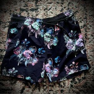 Reiss Men’s 5” Swim Trunks — Midnight/Black w. Vibrant Floral Design. Sz. M